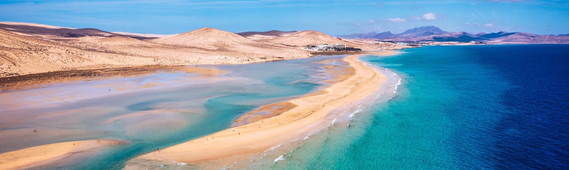 Stunning view along lagoon at Sotavento Beach, Fuerteventura