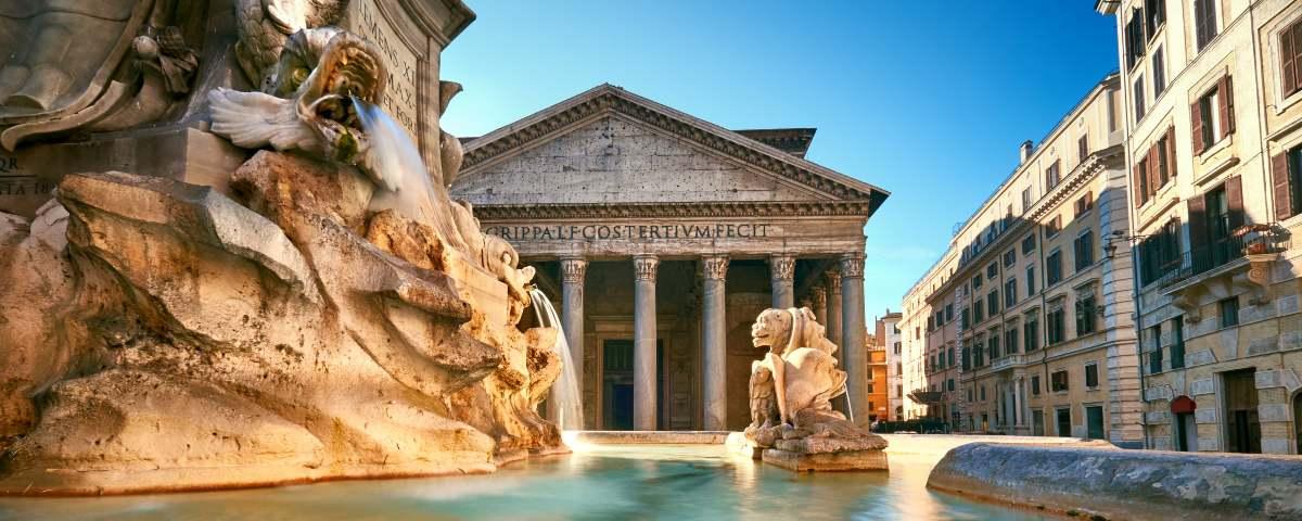 The Pantheon fountain with the incredibly well preserved ancient Roman Pantheon temple in the background. One of the must-visit attractions on a family holiday to Rome.