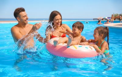 Thomas Cook launches a family pledge to reduce holiday screen time this summer... and there’s a £2,000 prize incentive