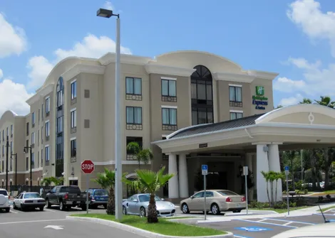 Holiday Inn Express & Sts Tampa USF Busch Gardens